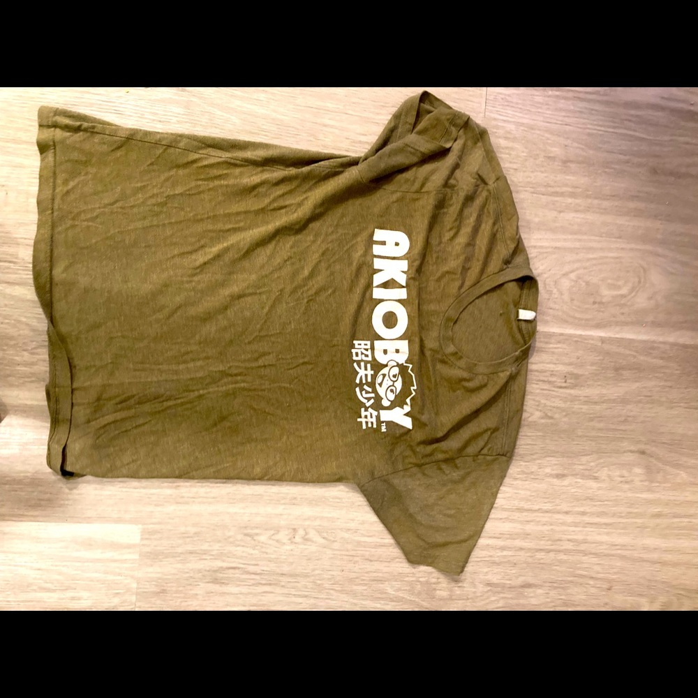 Akioboy green t shirt